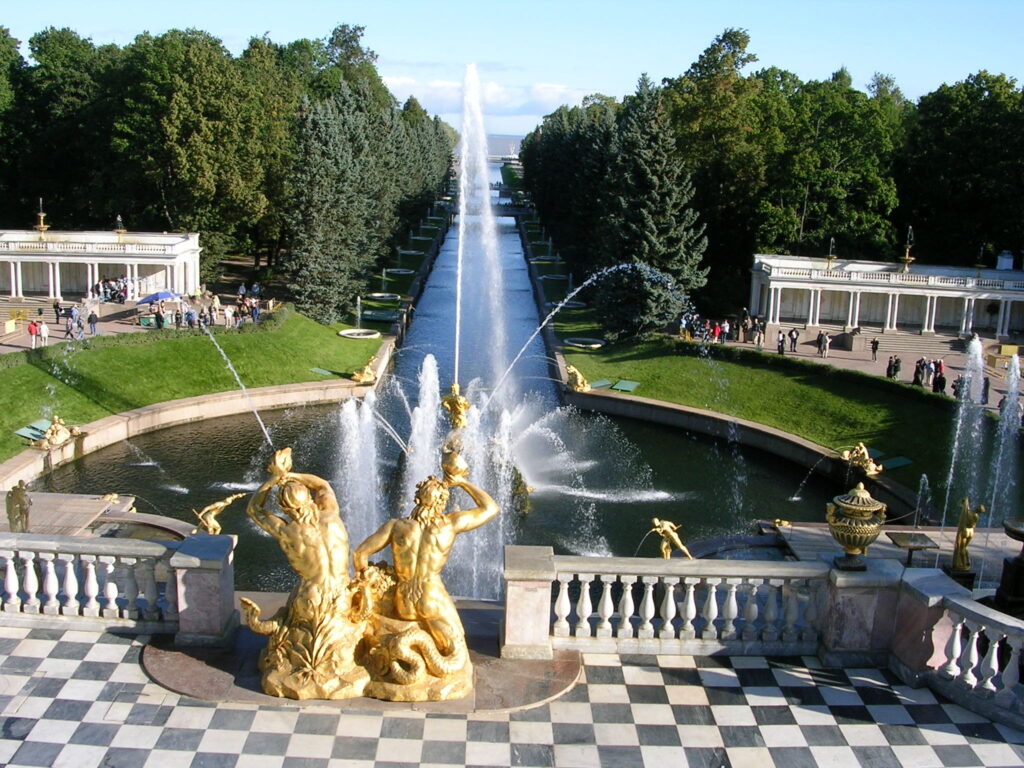 霧野萬地郎撮影：ピョートル大帝夏の宮殿の正面とその内部のシャンデリア