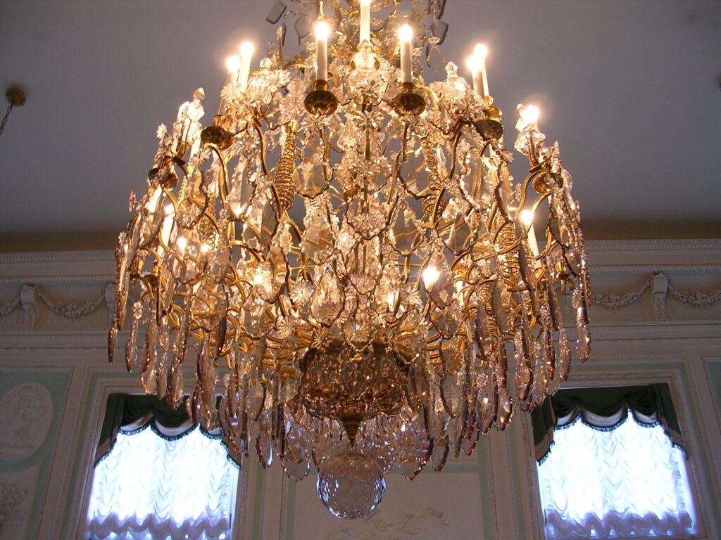 霧野萬地郎撮影：ピョートル大帝夏の宮殿の正面とその内部のシャンデリア